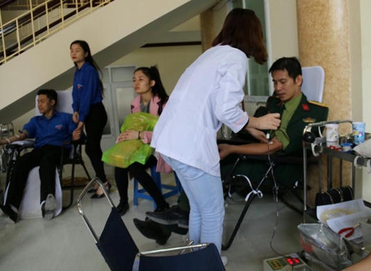 Cán bộ, học viên tưng bừng tham gia ngày hội hiến máu