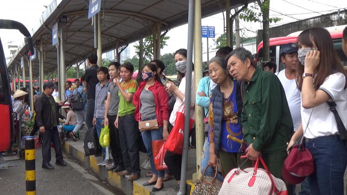 Hà Nội: Các bến xe đông nghẹt người về quê dịp nghỉ lễ 30/4