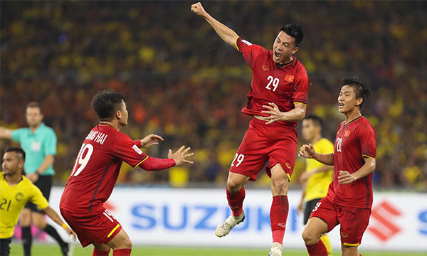 Huy Hùng mừng bàn mở tỷ số ở phút 22: VÀO!!! Ảnh: Vnexpress