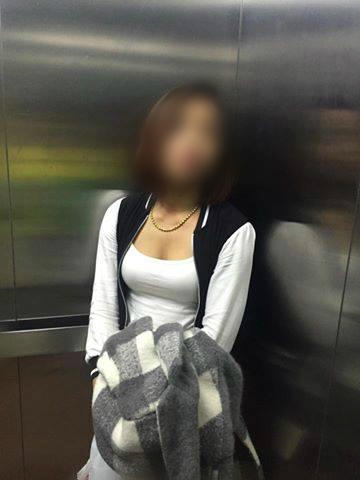 Hình ảnh người vợ đã đánh chị Vân. (Ảnh: Facebook).