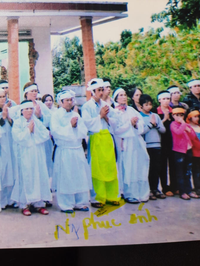 Ông Nguyễn Phúc Ánh (tô vàng trong hình) con trai trưởng ông Thời, cháu đích tôn ông Doãn.