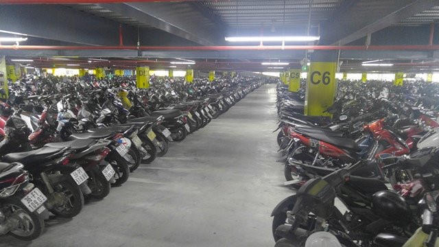Hiện tại, toàn bộ tầng 1 và tầng 2 đã đưa vào vận hành cho người dân gửi xe máy.