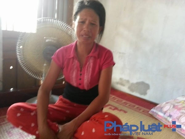 Chị Phan Thị Hiền( mẹ của Hiếu) chưa khỏi nguôi ngoai sau cái chết của con.