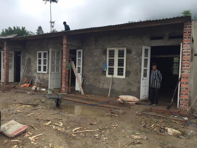 Ngôi trường trong quá trình xây dựng.