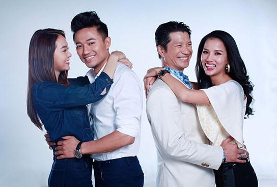 Bộ phim "Bao giờ có yêu nhau" do Dustin Nguyễn đạo diễn và vợ BB Phạm là giám đốc sản xuất.