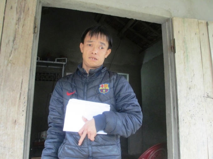 Nỗi đau da cam bám lấy anh Dương khiến chân tay anh co quắp