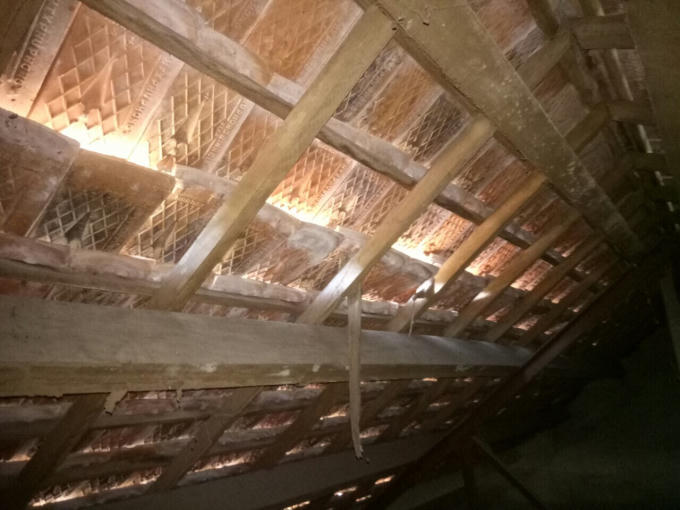 Hệ thống đòn tay mục nát.