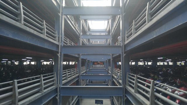 Công trình được xây dựng bằng kết cấu thép với 1 tầng hầm, 5 tầng nổi.