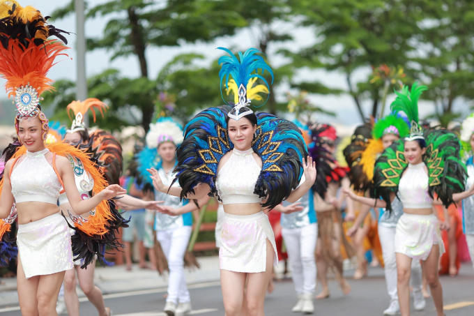 Vũ điệu đường phố n&oacute;ng bỏng khuấy động Carnaval Hạ Long 2019