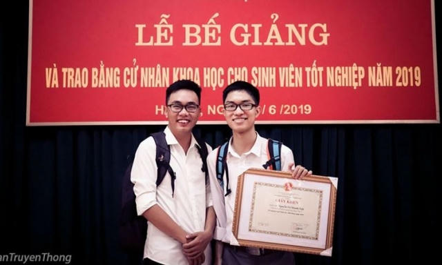 Phụ huynh hãy ngưng... “làm quá”!