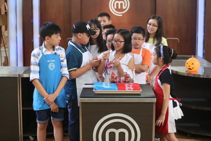 Các thí sinh bốc thăm chọn đồng đội.