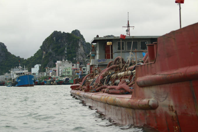 Tàu QN7507 với hệ thống hút cát có công suất lớn.