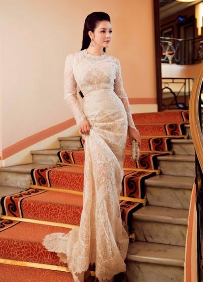 Không thể phủ nhận những chiếc váy đắt tiền này đã nâng tầm đẳng cấp của cô lên rất nhiều.