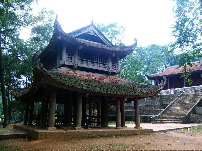 Chùa Trăm Gian, Hà Nội trước cải tạo Ảnh: Hồng Vĩnh.Năm 2015 khu vực Thiên Trù mọc lên công trình Hương Nghiêm pháp đường phá vỡ cảnh quan cổ kính ở đây. Chùa Bối Khê, chùa Trăm Gian với giá trị kiến trúc nghệ thuật đặc biệt theo cách này hay cách khác đã bị làm mới, thay thế cấu kiện và hình thái trong quá trình tu bổ.