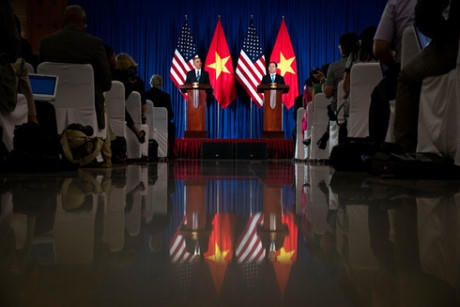 Tổng thống Mỹ Barack Obama tại cuộc họp báo chung với Chủ tịch nước Trần Đại Quang. (Ảnh: AP)