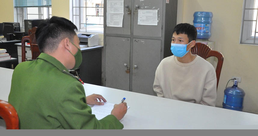 Thái tại cơ quan Công an.