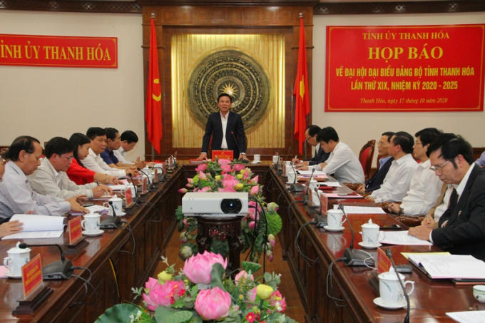 Ông Đỗ Trọng Hưng, Phó bí thư Thường trực Tỉnh ủy Thanh Hóa chủ trì buổi họp báo