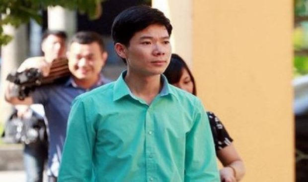 B&aacute;c sĩ Ho&agrave;ng C&ocirc;ng Lương bị cấm đi khỏi nơi cư tr&uacute; ​