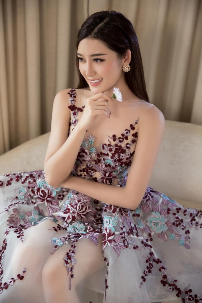 Kh&ocirc;ng cần b&agrave;n c&atilde;i, Huyền My l&agrave; &Aacute; hậu c&oacute; gu thời trang ổn định nhất