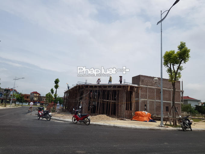 Công nhân vẫn đang tiếp tục thi công tại dự án này. (Ảnh chụp tháng 8/2018).