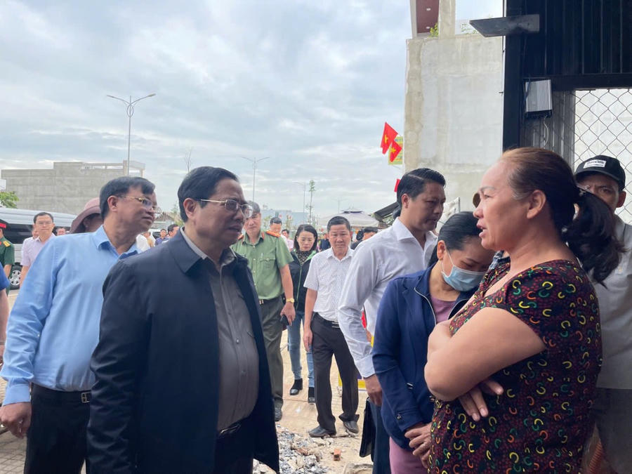 Thủ tướng Phạm Minh Chính trong một lần thăm và nói chuyện với người dân ở xã Lộc An - Bình Sơn  (xã Lộc An, tỉnh Đồng Nai).