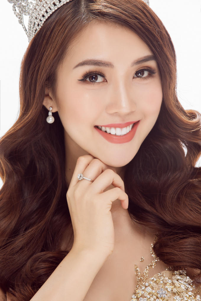 Tường Linh cũng muốn trở thành người đẹp đa năng của showbiz Việt.