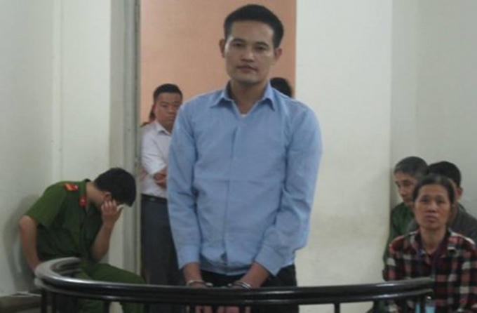 Bị cáo Đào Quang Hiệu trước vành móng ngựa tại phiên tòa