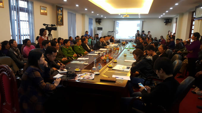 Buổi họp có sự góp mặt đông đủ của chính quyền, cơ quan chức năng, nhà trường và gia đình cháu bé.