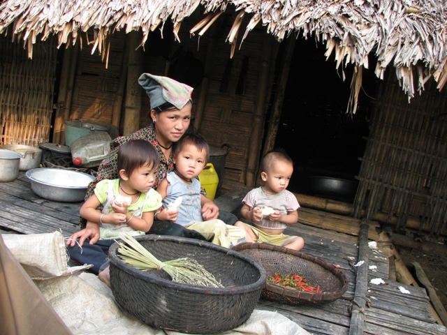 Hạ tỉ lệ hộ nghèo đã chiều xuống dưới tỉ lệ chuẩn chung của cả nước, tăng thu nhập bình quân đầu người của hộ nghèo gấp 2,5 lần so với hiện nay đang là mục tiêu chiến lược của tỉnh Thanh Hóa. (Ảnh: A.Thắng).