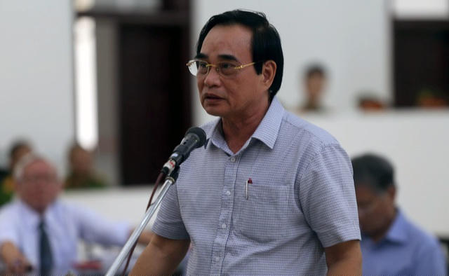 Bị cáo Văn Hữu Chiến nói trước tòa ngày 10/5.