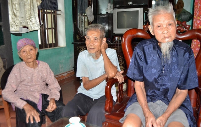 Mỗi khi nhắc đến tuổi ấu thơ nghèo khó, các cụ lặng người hồi nhớ.