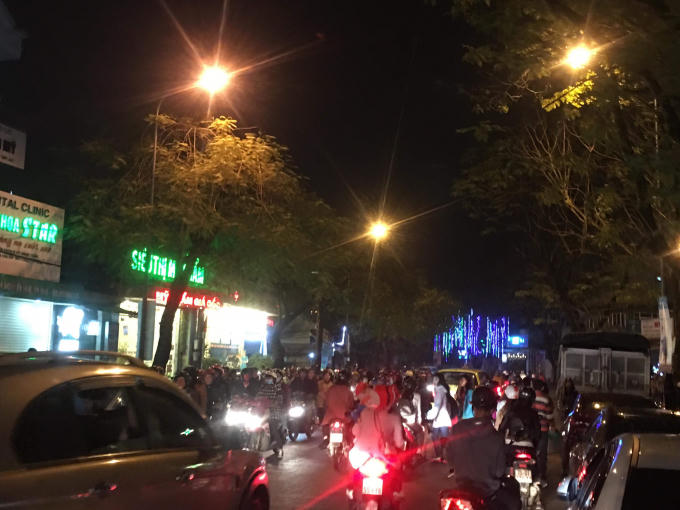 Người dân háo hức đón Noen về...