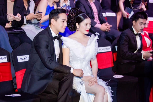 Lý Nhã Kỳ chụp hình cùng "soái ca" Hứa Vĩ Văn.