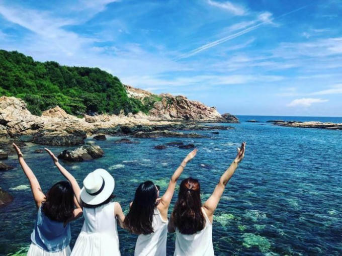 Với bãi cát mịn, rạn san hô sặc sỡ và ẩm thực độc đáo, Hòn Khô rất thu hút du khách