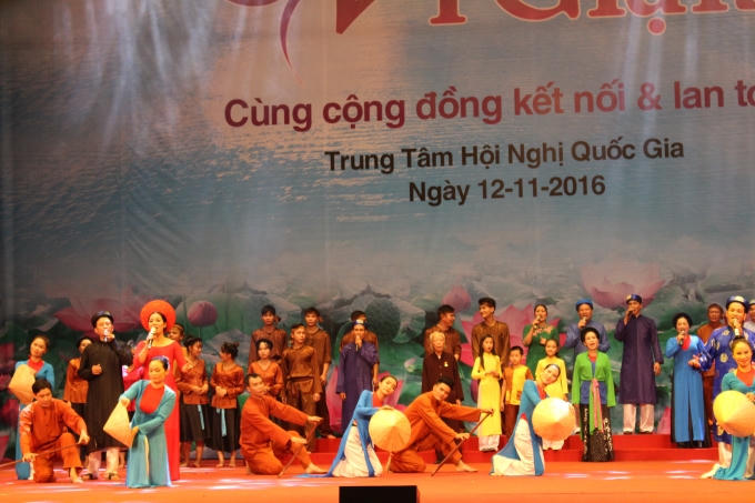 Chương trình Ân tình Ví giặm đã để lại những tình cảm ấm áp trong lòng những người con xa quê.