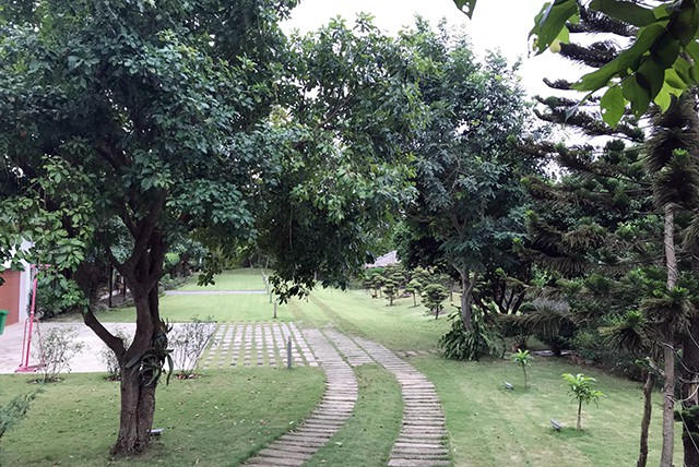 Bên trong khuôn viên khu đất rộng hơn 12.000 m2 của gia đình ca sĩ Mỹ Linh ở Sóc Sơn