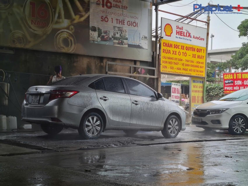 Trung bình mỗi chiếc xe được rửa sạch trong vòng 20 phút.