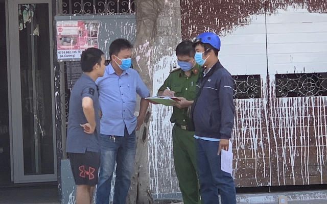 TP HCM: 3 nhà dân ở Bình Chánh bị “khủng bố” bằng sơn