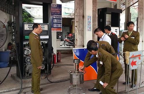 Cây xăng gian lận móc tiền tỷ của khách mua hàng.