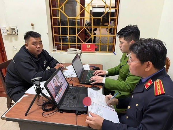 Đối tượng Nông Trần Vũ tại cơ quan điều tra. (Ảnh: Công an tỉnh Cao Bằng).