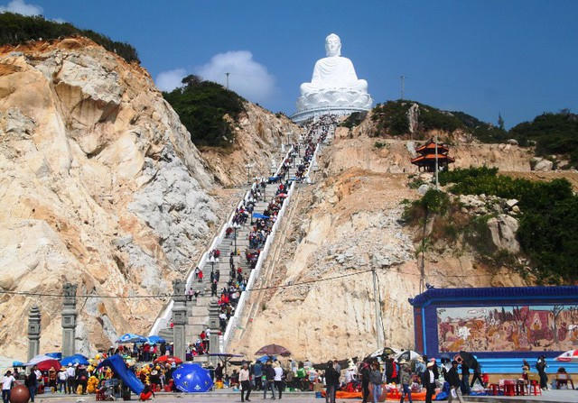 Dự án Quần thể du lịch lịch sử, sinh thái và tâm linh Linh Phong ở xã Cát Tiến (huyện Phù Cát) vẫn đang thi công.