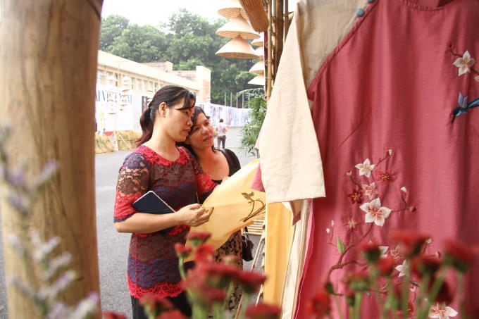 Ngắm những mẫu thiết kế tại Festival &aacute;o d&agrave;i H&agrave; Nội 2016 trước giờ khai hội