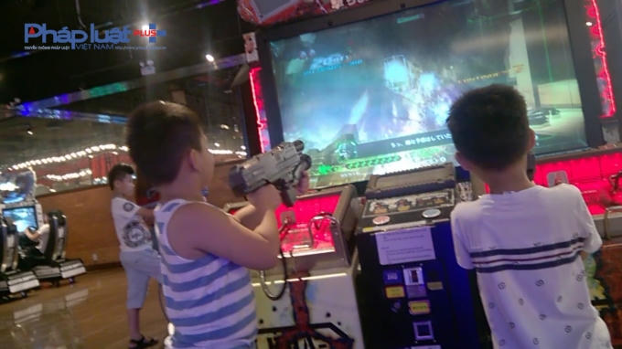 Những trò chơi như bắn súng, chém giết, đánh đấm dã man này thu hút lượng lớn trẻ nhỏ tham gia. Tại đây không hề có quy định, hay hướng dẫn nào về độ tuổi chơi game.