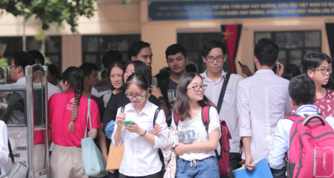  Theo ghi nhận, hầu hết các thí sinh đều tỏ ra khá thoải mái trước khi bước vào kỳ thi.