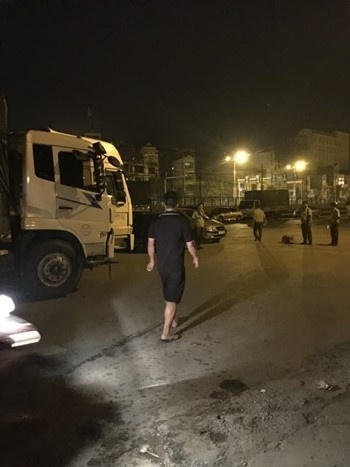 Đối tượng sau khi lớn tiếng chửi bới phóng viên rồi bỏ đi