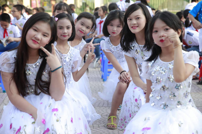 Những học sinh trường Tiểu học L&ecirc; Lợi - chủ nh&acirc;n tương lai của đất nước.