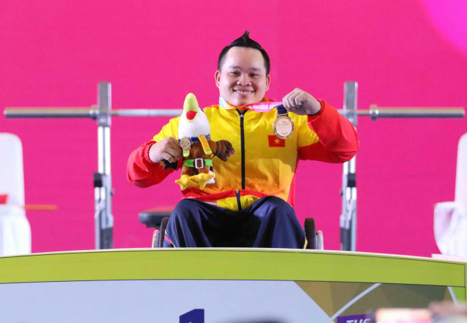 Lực sỹ Nguyễn Bình An