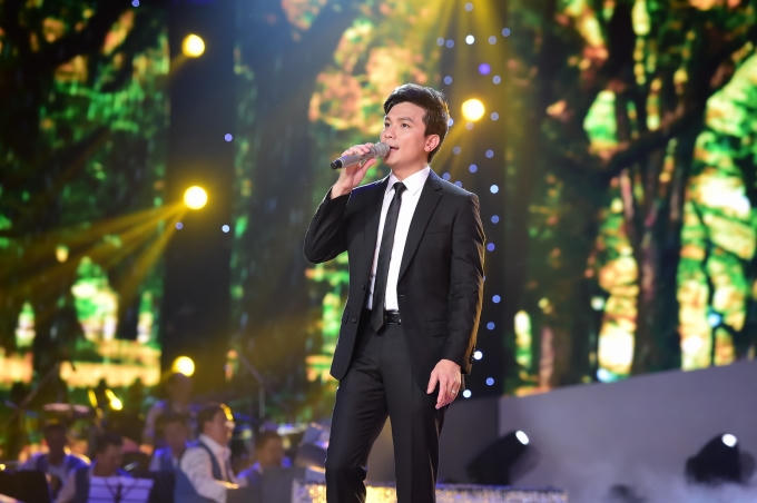 Khán giả “choáng váng” trước màn hát live cực “đỉnh” của Mạnh Quỳnh