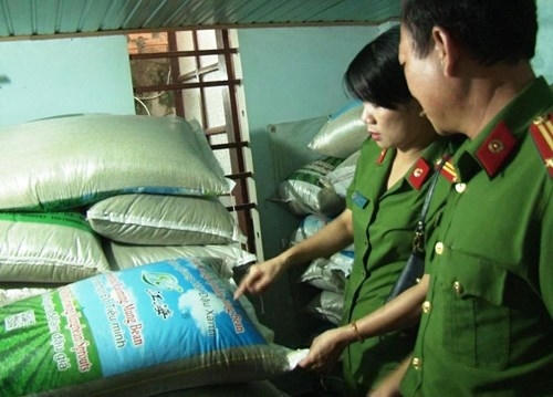 Những bao chứa đỗ xanh này có tên tiếng Việt là “Tiểu Minh” được ghi kèm thêm bằng chữ Trung Quốc và tiếng Anh.