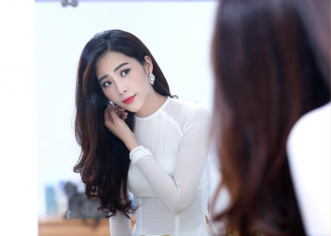 Ngẩn ngơ vẻ đẹp đến nao lòng của Nam Em trong tà áo dài trắng Tình Bolero 2016